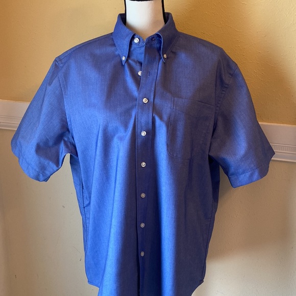 LANDS’END Men’s Button down shirt; Large; Short Sleeves; NWOT. - Picture 2 of 5